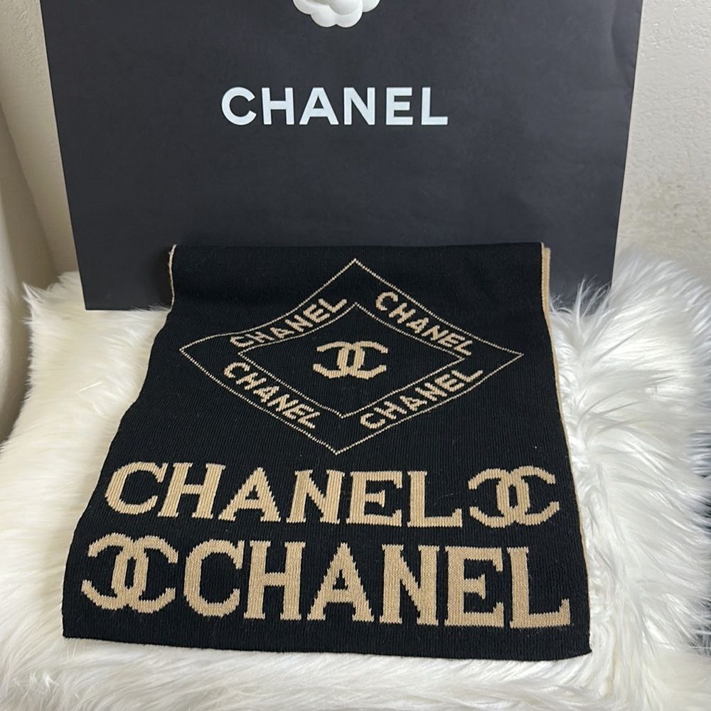 💯Authentic Chanel Scarf 🍀 - Picture 7 of 9